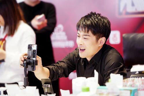 祁隆徒弟小阿青的爆料视频,揭秘幕后故事与精彩瞬间 第2张 祁隆徒弟小阿青的爆料视频,揭秘幕后故事与精彩瞬间 第2张